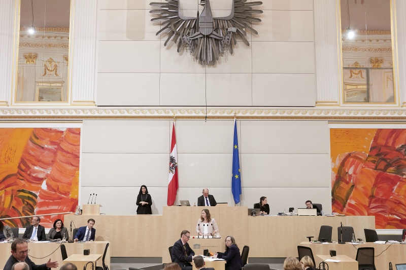 Am Rednerpult Nationalratsabgeordnete Claudia Plakolm (V)