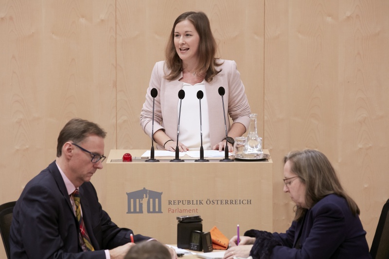 Am Rednerpult Nationalratsabgeordnete Claudia Plakolm (V)