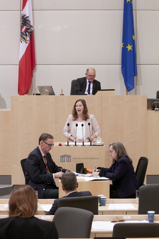 Am Rednerpult Nationalratsabgeordnete Claudia Plakolm (V)