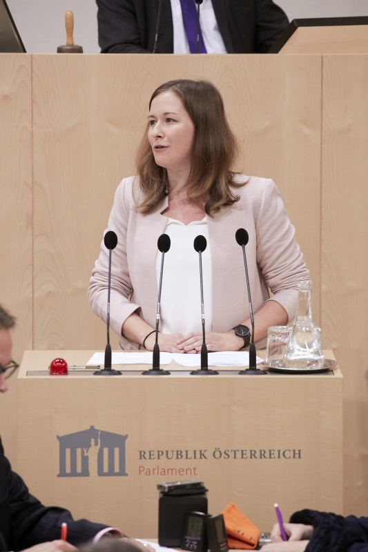 Am Rednerpult Nationalratsabgeordnete Claudia Plakolm (V)