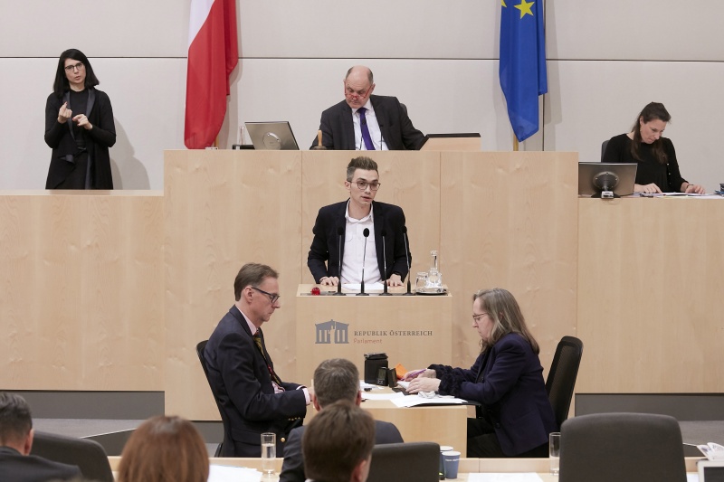 Am Rednerpult Nationalratsabgeordneter Süleyman Zorba (G)