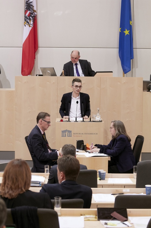 Am Rednerpult Nationalratsabgeordneter Süleyman Zorba (G)