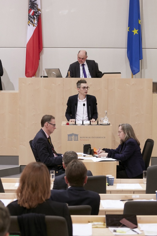 Am Rednerpult Nationalratsabgeordneter Süleyman Zorba (G)