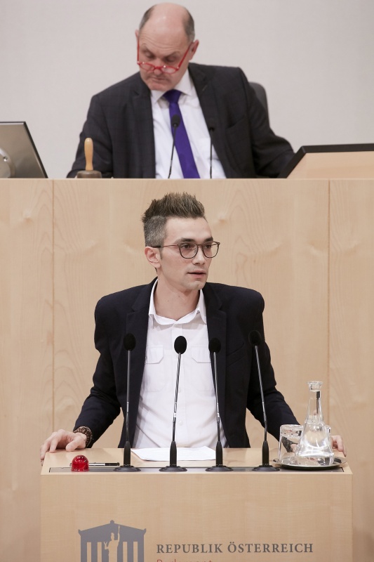 Am Rednerpult Nationalratsabgeordneter Süleyman Zorba (G)