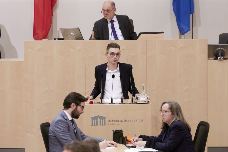 Am Rednerpult Nationalratsabgeordneter Süleyman Zorba (G)