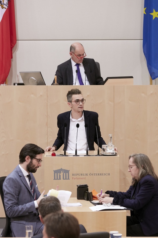 Am Rednerpult Nationalratsabgeordneter Süleyman Zorba (G)