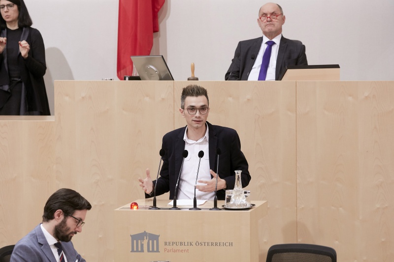 Am Rednerpult Nationalratsabgeordneter Süleyman Zorba (G)