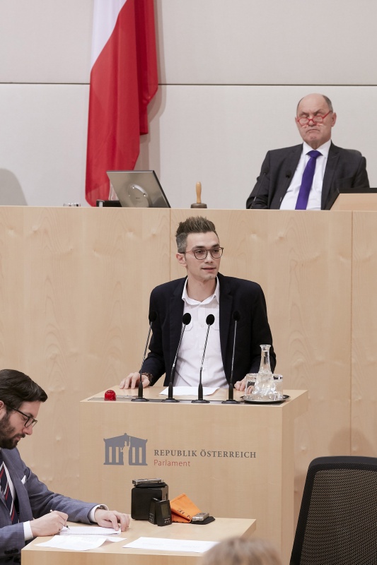 Am Rednerpult Nationalratsabgeordneter Süleyman Zorba (G)