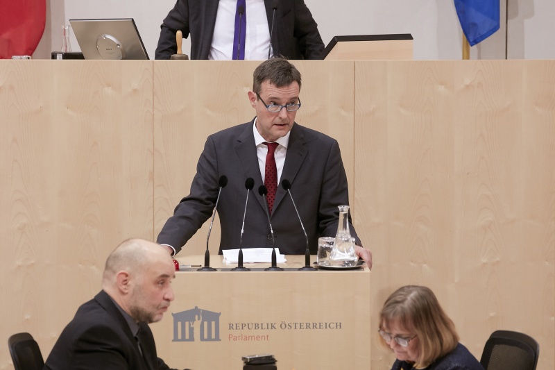 Am Rednerpult Nationalratsabgeordneter Georg Bürstmayr (G)