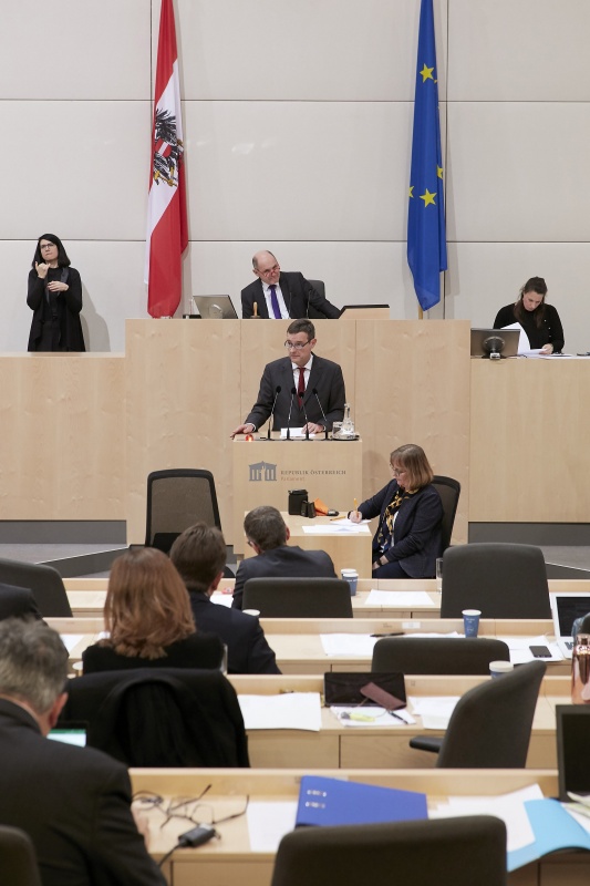 Am Rednerpult Nationalratsabgeordneter Georg Bürstmayr (G)