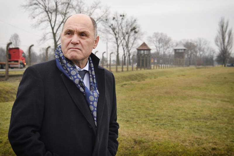 Nationalratspräsident Wolfgang Sobotka (V) bei der Besichtigung der Gedenkstätte