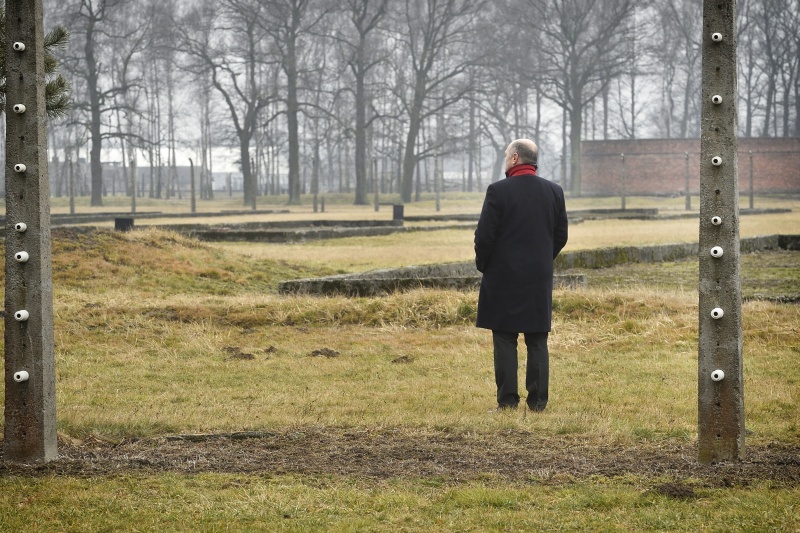 Nationalratspräsident Wolfgang Sobotka (V) bei der Besichtigung der Gedenkstätte