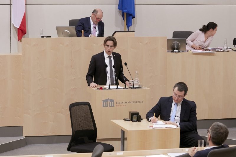 Am Rednerpult Nationalratsabgeordneter Joachim Schnabel (V)