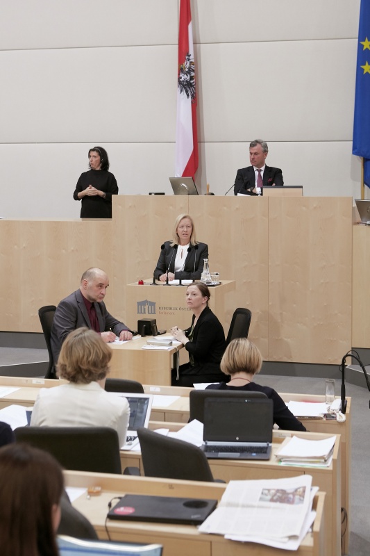 Am Rednerpult Nationalratsabgeordnete Verena Nussbaum (S)