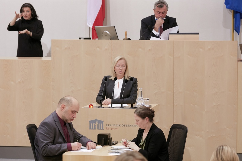 Am Rednerpult Nationalratsabgeordnete Verena Nussbaum (S)