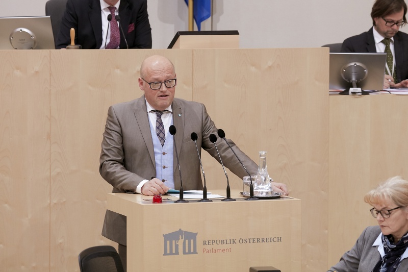 Am Rednerpult Nationalratsabgeordneter Laurenz Pöttinger (V)