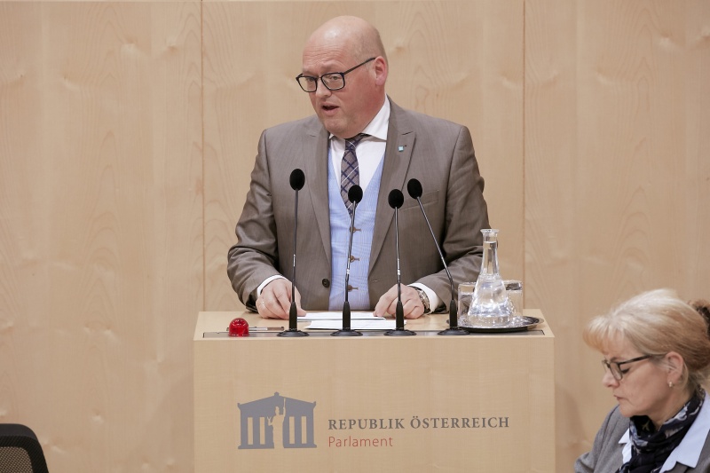 Am Rednerpult Nationalratsabgeordneter Laurenz Pöttinger (V)