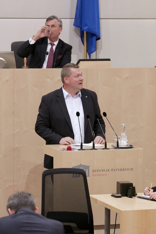 Am Rednerpult Nationalratsabgeordneter Michael Seemayer (S)