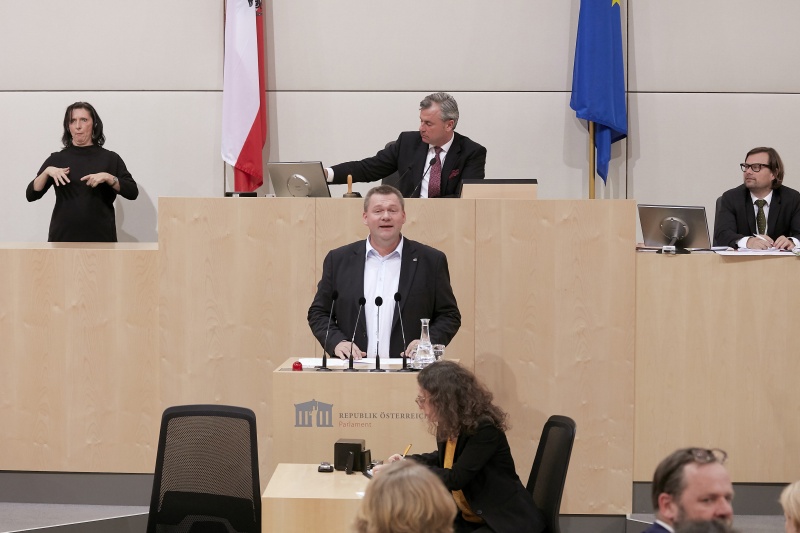 Am Rednerpult Nationalratsabgeordneter Michael Seemayer (S)