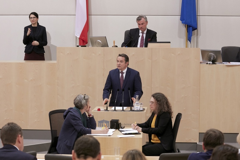 Am Rednerpult Nationalratsabgeordneter Norbert Sieber (V)