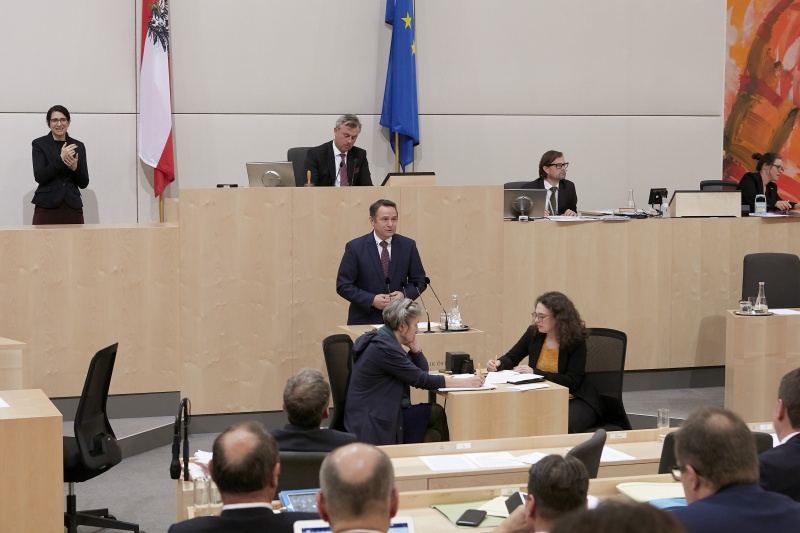 Am Rednerpult Nationalratsabgeordneter Norbert Sieber (V)