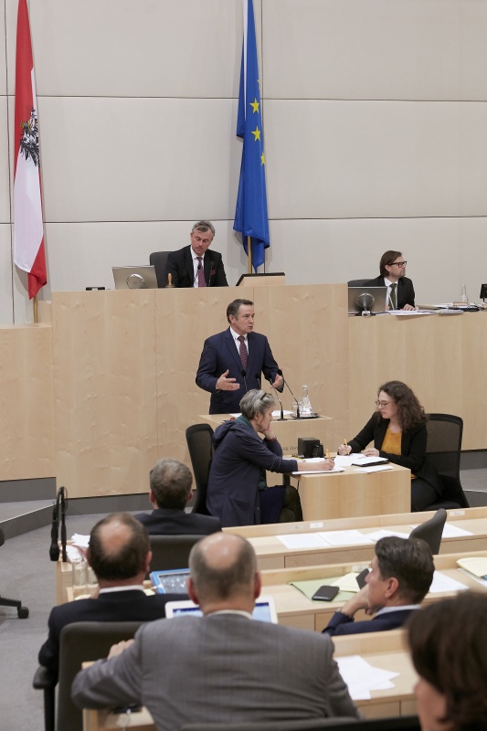 Am Rednerpult Nationalratsabgeordneter Norbert Sieber (V)