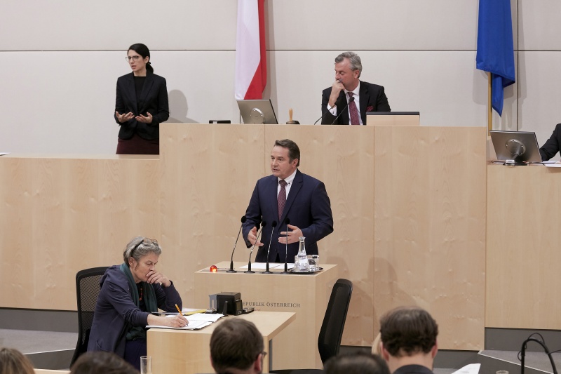Am Rednerpult Nationalratsabgeordneter Norbert Sieber (V)