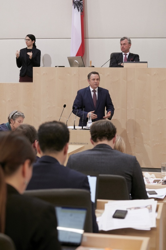 Am Rednerpult Nationalratsabgeordneter Norbert Sieber (V)