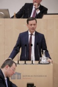 Am Rednerpult Nationalratsabgeordneter Ernst Gödl (V)