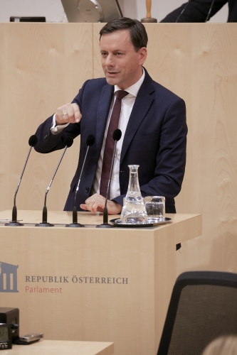 Am Rednerpult Nationalratsabgeordneter Ernst Gödl (V)