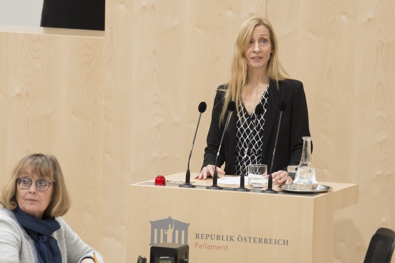 Am Rednerpult: Nationalratsabgeordnete Agnes Sirkka Prammer (G)