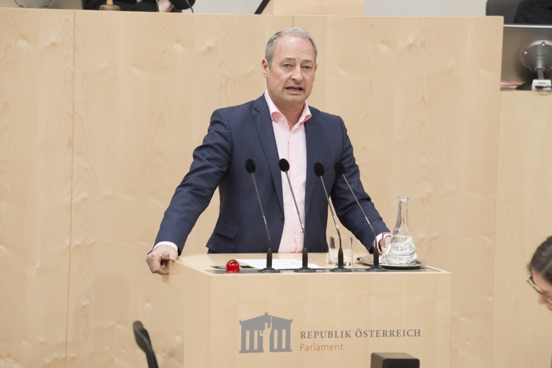 Am Rednerpult: MEP Andreas Schieder (S)
