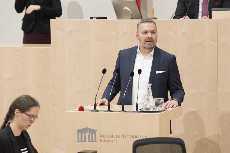 Am Rednerpult: Nationalratsabgeordneter Alexander Melchior (V)