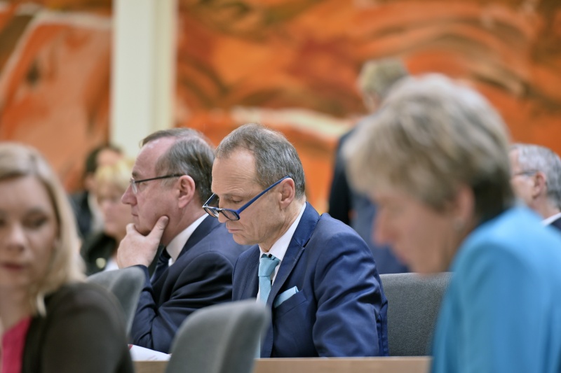 Nationalratsabgeordneter Wolfgang Gerstl (V) auf seinem Sitzplatz im Plenum