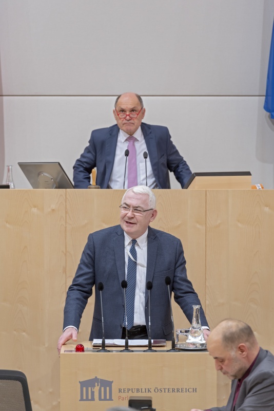 Nationalratsabgeordneter Martin Graf (F) am Redneprult