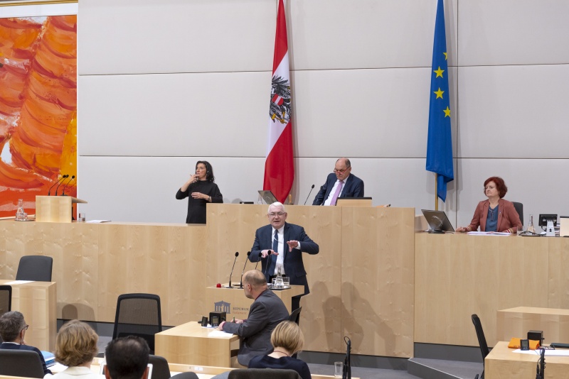 Nationalratsabgeordneter Martin Graf (F) am Redneprult