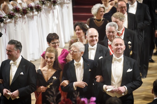Nationalratspräsident Wolfgang Sobotka (V) mit Gattin Marlies Sobotka beim Einzug der Ehrengäste