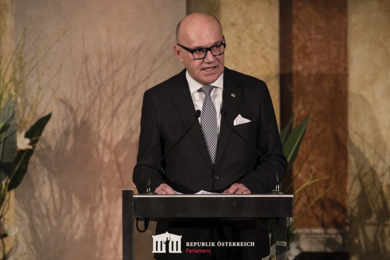 Am Rednerpult: Bundesratspräsident Robert Seeber (V)