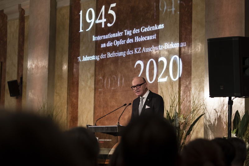 Am Rednerpult: Bundesratspräsident Robert Seeber (V)