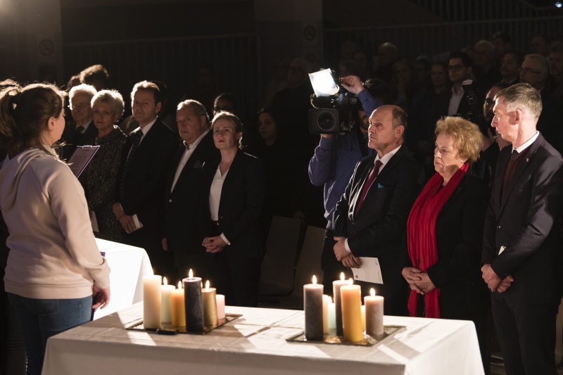 Von rechts: Veranstaltungsteilnehmer, Landtagspräsidentin Verena Dunst (S), Nationalratspräsident Wolfgang Sobotka (V), Integrationsministerin Susanne Raab (V)