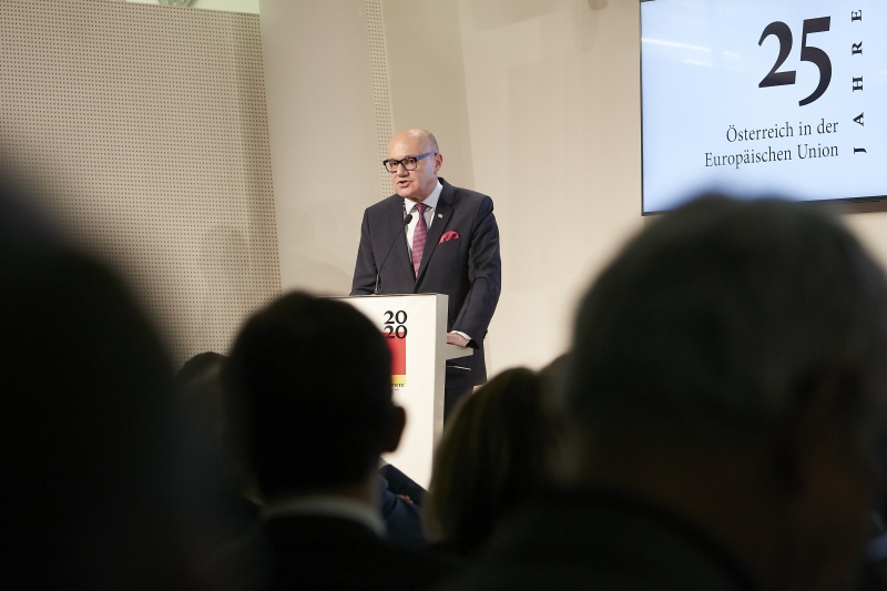 Einleitende Worte durch Bundesratspräsident Robert Seeber (V)