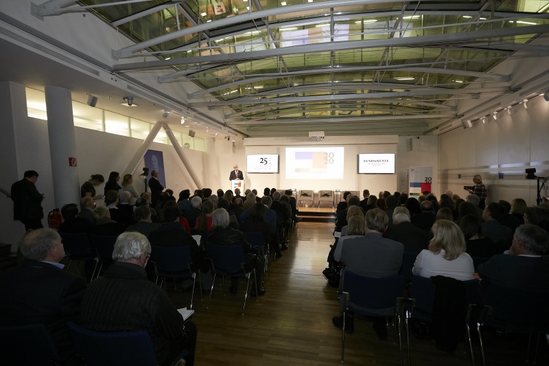 Einleitende Worte durch Bundesratspräsident Robert Seeber (V). Blick Richtung VeranstaltungsteilnehmerInnen