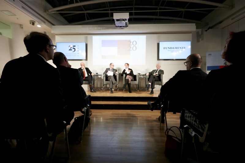 Diskussion; von links: Genralsekretär der Österreichischen Gesellschaft für Europapolitik Paul Schmidt, Moderater Gerald Gross, Ulrike Guérot Donau Universität, Stefan Lehne Carnegie Europe Brüssel