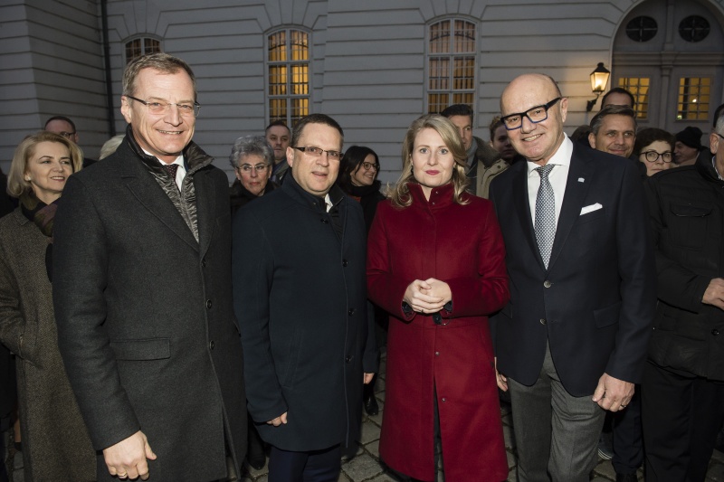 Von rechts: Bundesratspräsident Robert Seeber (V), Integrationsministerin Susanne Raab (V), Nationalratsabgeordneter August Wöginger (V), Landeshauptmann von Oberösterreich Thomas Stelzer