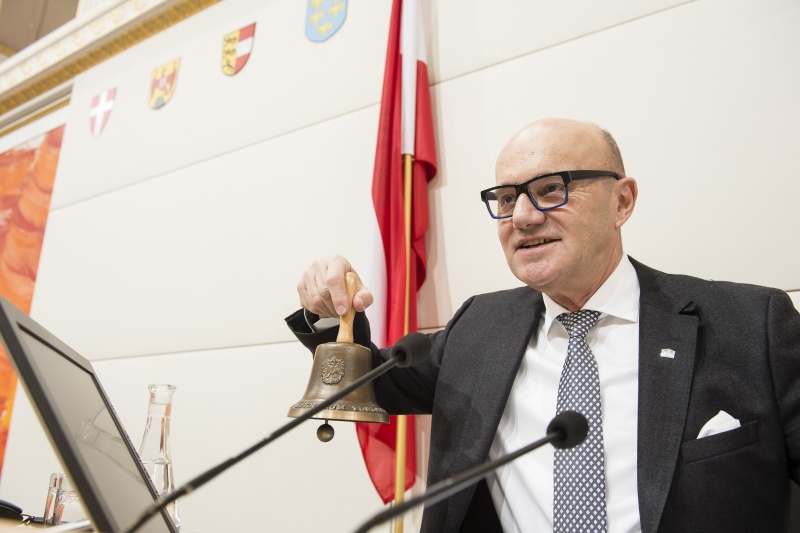 Am Präsidium: Bundesratspräsident Robert Seeber (V)