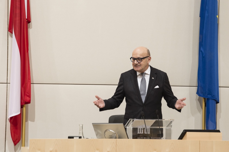 Am Präsidium: Bundesratspräsident Robert Seeber (V)