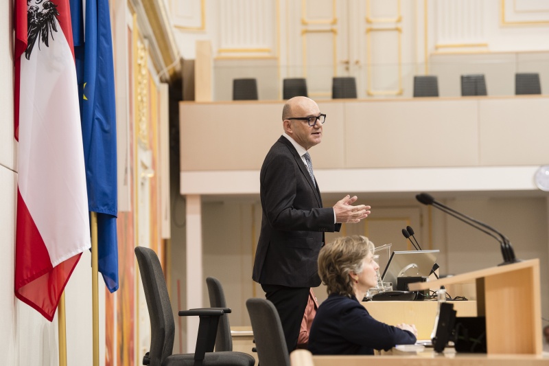 Am Präsidium: Bundesratspräsident Robert Seeber (V)