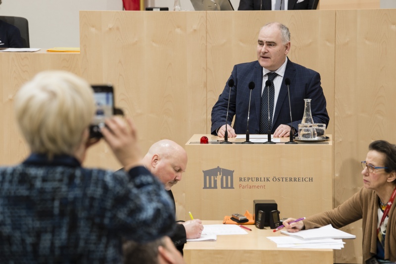 Am Rednerpult: Bundesrat Thomas Dim (F)