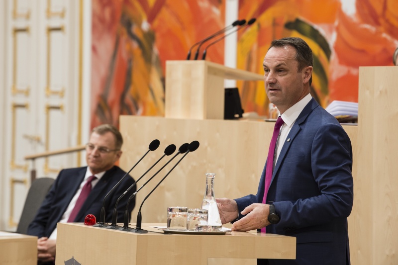Am Rednerpult: Bundesrat Dominik Reisinger (S)