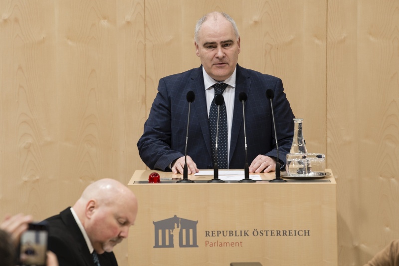Am Rednerpult: Bundesrat Thomas Dim (F)